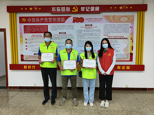 烈日下，聯(lián)昊通速遞鳳崗、雁田分公司志愿者，好樣的！